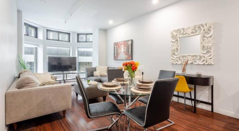 Apartment | Close to Mary in Montréal, QC