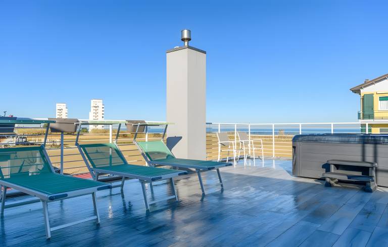 Pleasant holiday apartment with patio & hot tub | Sea view | Next to the beach | Dogs allowed in Fano