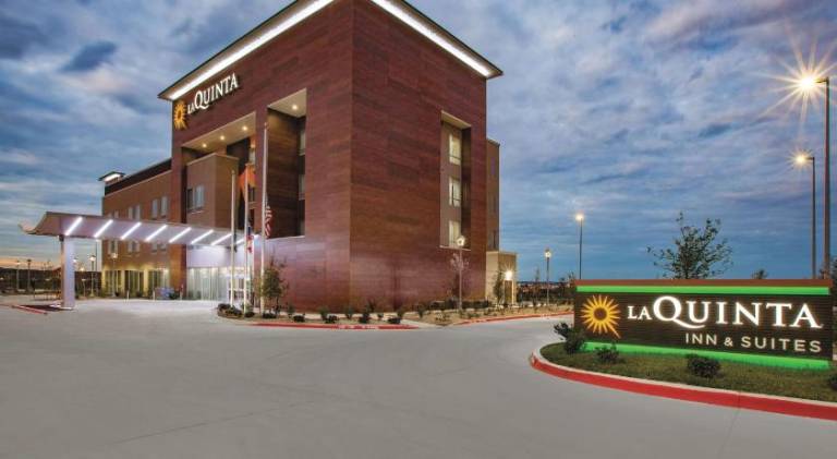 La Quinta Inn & Suites by Wyndham San Marcos Outlet Mall in San Marcos, TX