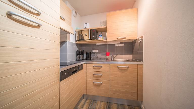 Holiday apartment with terrace, heated pool & yard — photo 3