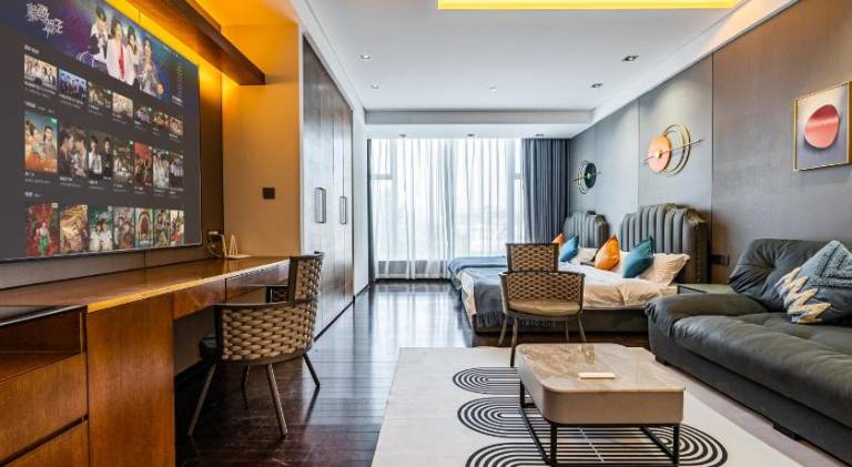 Serviced apartment with terrace & pool | Pet-friendly — photo 2