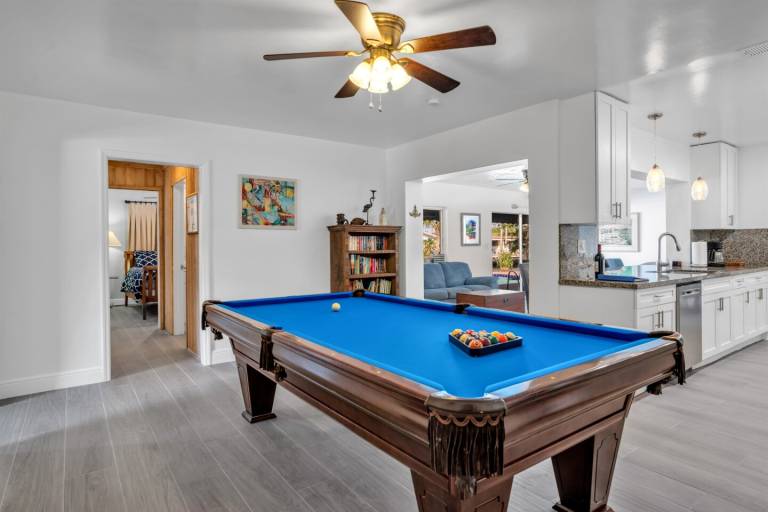 Waterfront Heated Pool SUPs - 5BR Fun Stay! — photo 2