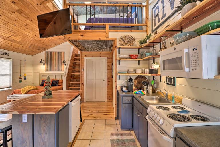 Pet-Friendly Studio w/ Loft & Mountain Views! — photo 5