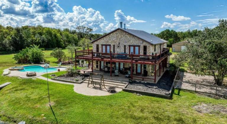 House with pool & jacuzzi | Pet-friendly — photo 4