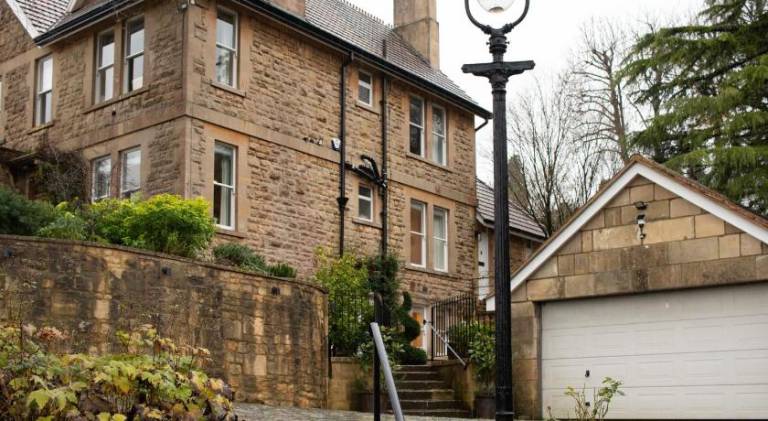 Holiday apartment with yard in Bath