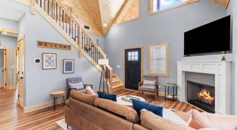 Villa | Pet-friendly in Kent, KY