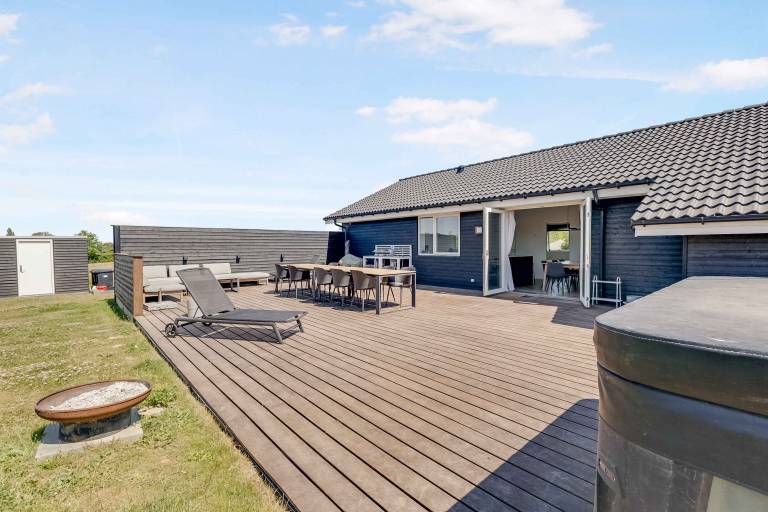 Family-oriented vacation home with garden & grill | Pets are welcome — photo 3