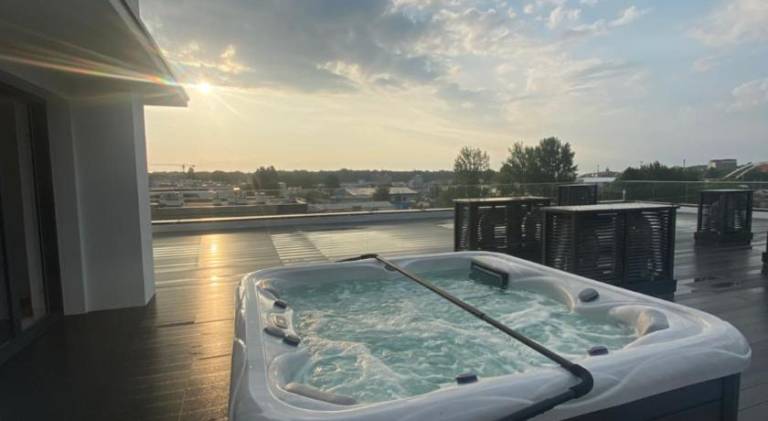 Rental apartment with hot tub — photo 4