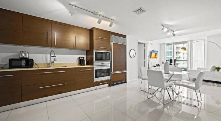 Luxury 1 BR Condo W Icon Brickell-Waterviews — photo 5
