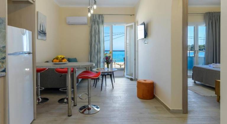 Rental apartment with BBQ, yard & patio | Close to the beach | Suitable for remote work | Dogs allowed in Kefalonia
