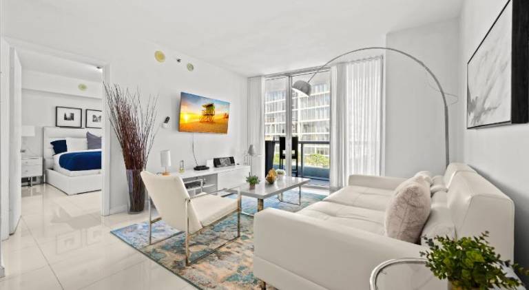 Luxury 1 BR Condo W Icon Brickell-Waterviews in Miami, FL
