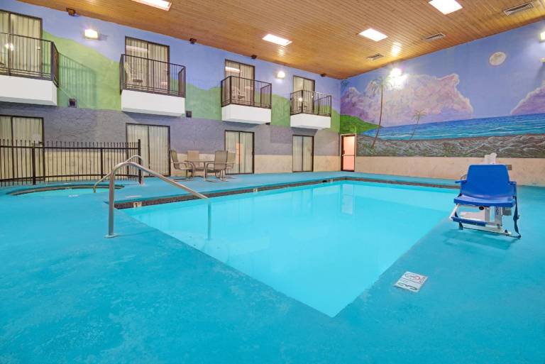 Days Inn by Wyndham East Albuquerque — photo 2