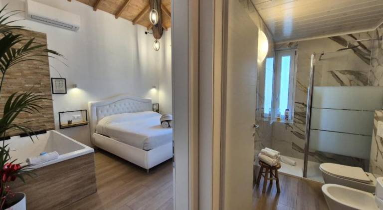 Rental apartment with hot tub — photo 2