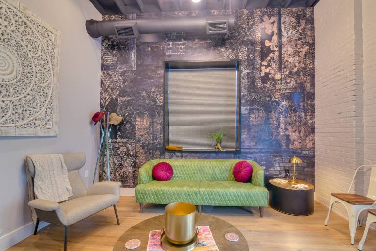 Walk to Strand Historic District: Stylish Dtwn Gem — photo 4