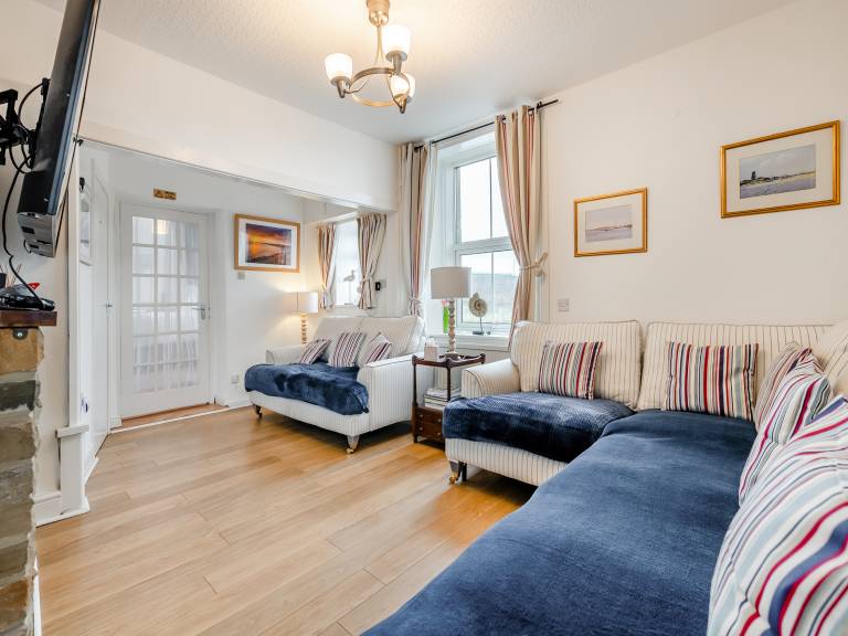 Children-friendly cottage with barbecue & yard | River view | Next to the beach | Pets are welcome — photo 3