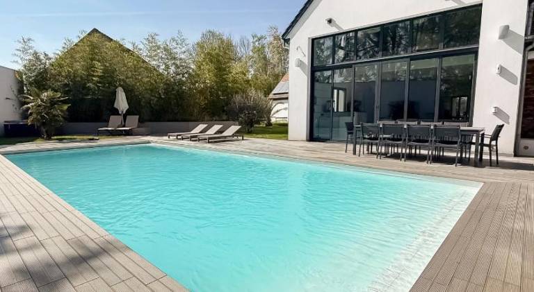 Villa with pool in Meaux