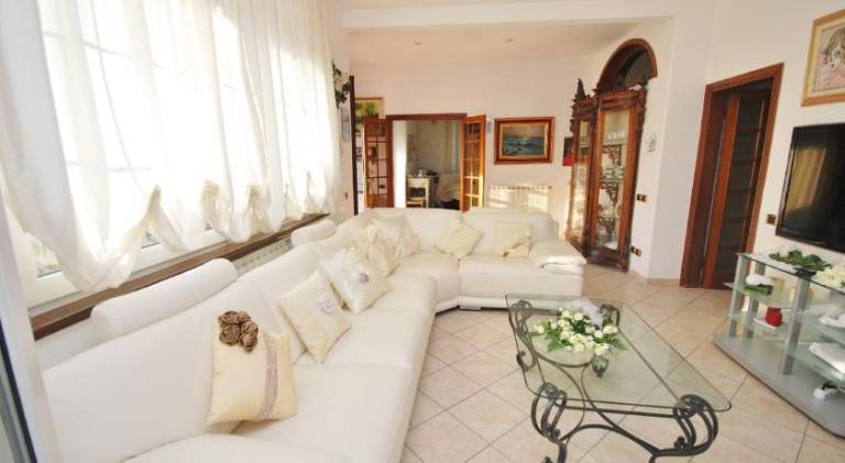 Holiday apartment with 3 rooms for 5 persons — photo 2