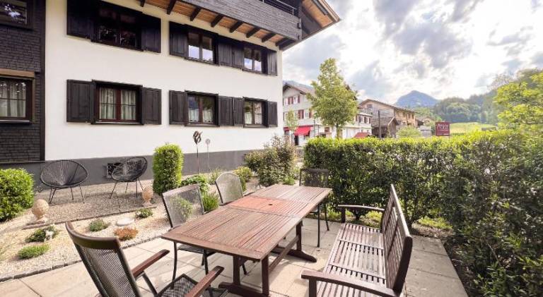 Holiday apartment with garden & patio — photo 5