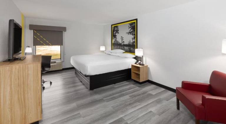 Super 8 by Wyndham Alexandria LA — photo 2