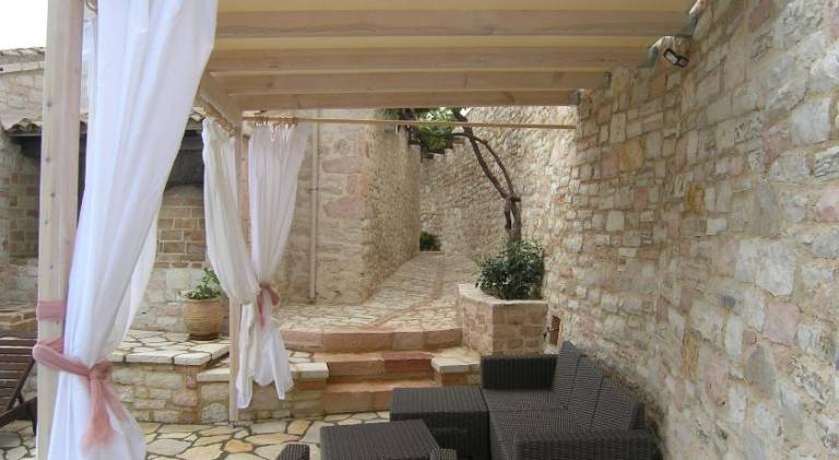 Villa with yard, patio & private pool — photo 4