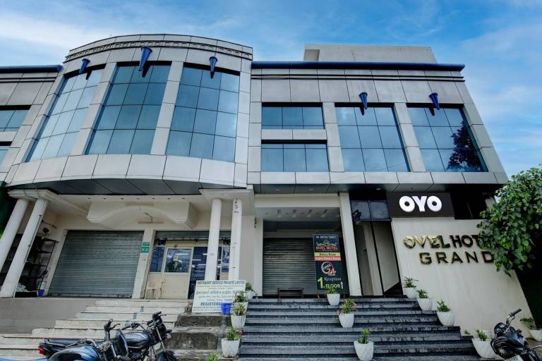 Collection O Ovel Hotel Grand
