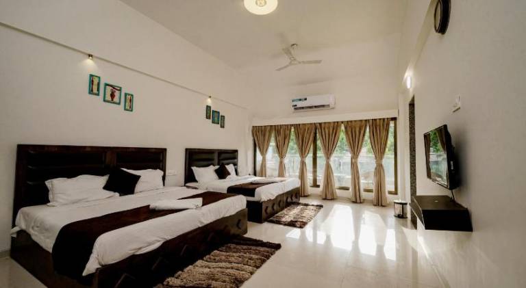 Big villa with jacuzzi, grill & pool | Pets allowed — photo 2