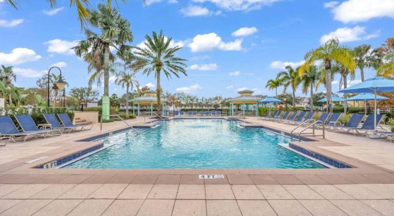 Vacation home with jacuzzi & pool — photo 3