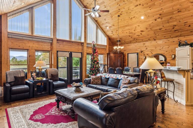 Cabin with pool, hot tub & barbeque | Mountain view — photo 3