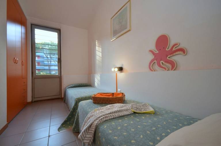 Villa with garden | Garden view — photo 5