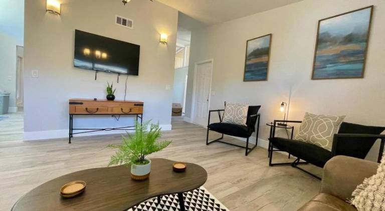 House with 1 room for 10 persons in Lakeland, FL