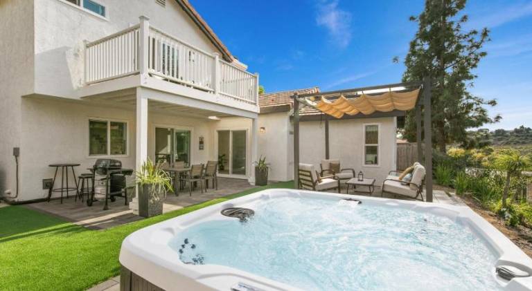 House with jacuzzi in Carlsbad, CA