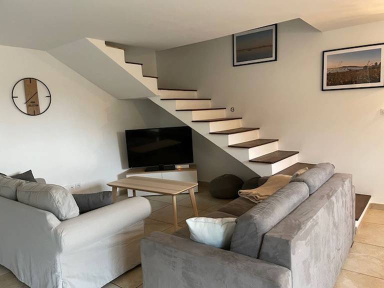 Fully equipped charming villa with terrace, yard & grill | Suitable for remote work | Pets are welcome — photo 3