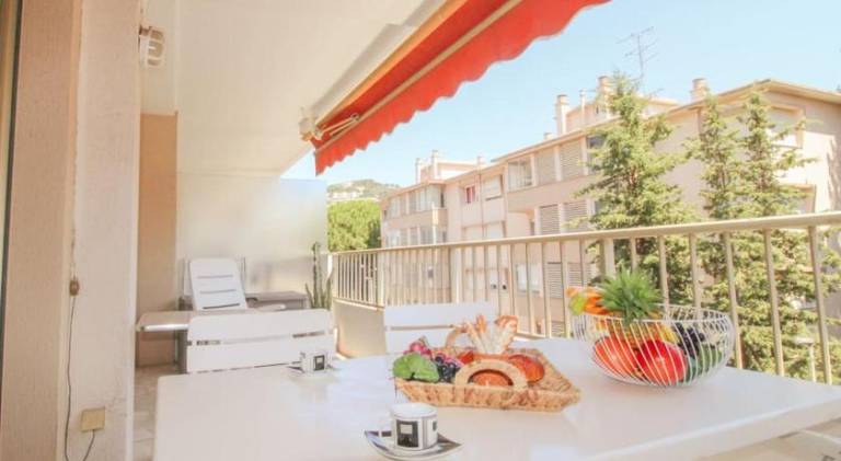 Apartment with terrace — photo 3