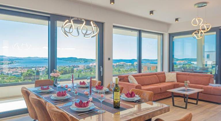 Villa with barbecue, terrace & private pool | Perfect for remote work | Pets are welcome — photo 2