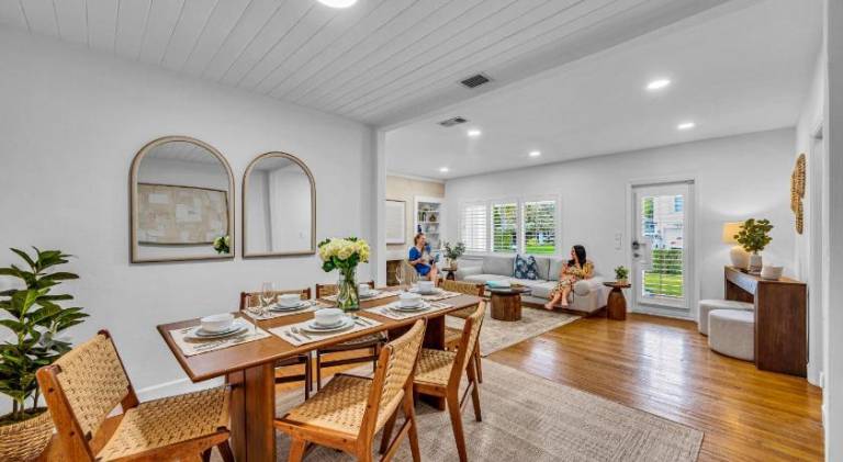 House with hot tub & pool — photo 4