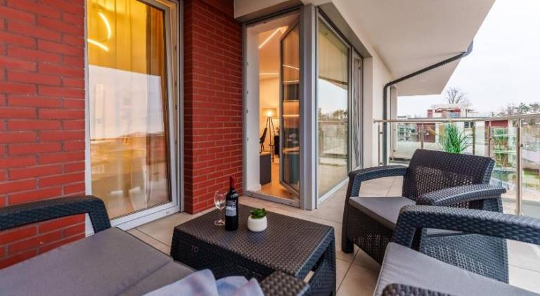 Family-oriented lovely holiday apartment with private pool, patio & hot tub | Close to the beach | Dogs allowed — photo 5
