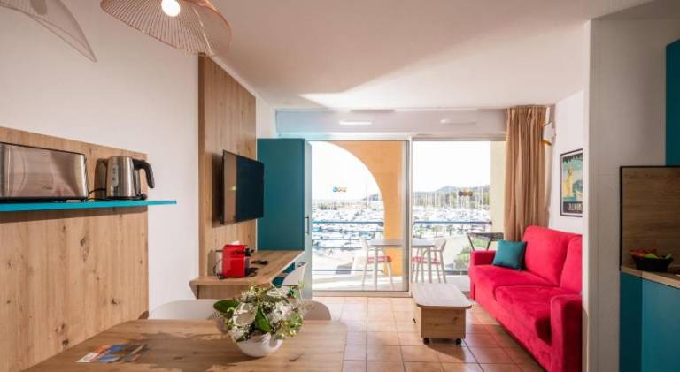 Serviced apartment with terrace, yard & pool | Next to the beach | Pet-friendly — photo 2