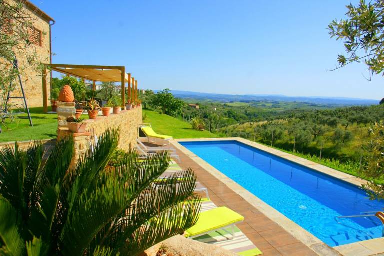 House with barbeque, pool & yard | Nature view — photo 2