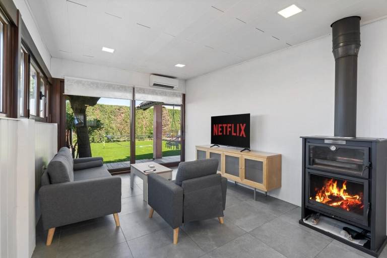 Fully equipped charming house with hot tub, BBQ & pool | Pet-friendly — photo 3