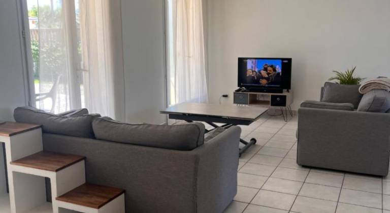Rental apartment with patio — photo 4