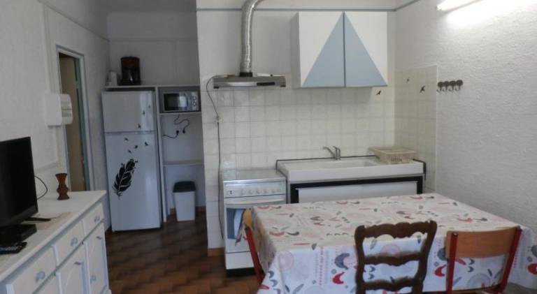 Location (1bis) dans un Mas avec piscine et parking — photo 4