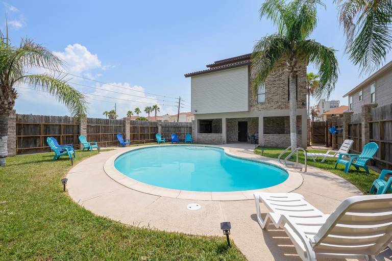 House with pool & yard in South Padre Island, TX