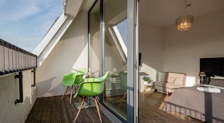 Serviced apartment with patio — photo 3