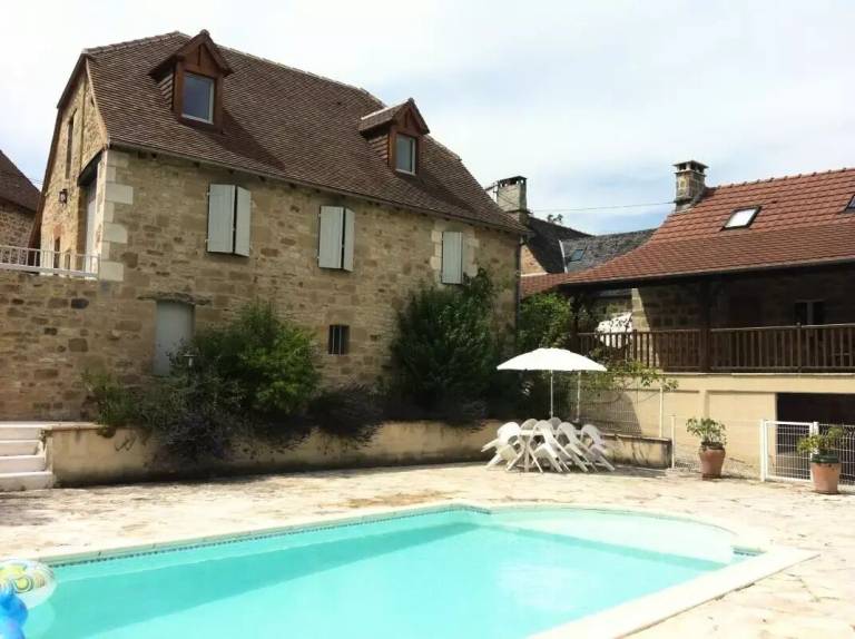 Villa  Saint-Julien-Maumont