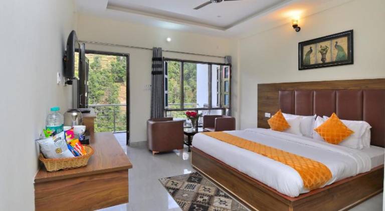 LA Riqueza Dhanolti View - Mountain View Rooms - Near to Eco Park & Surkanda Devi Temple in Tehri