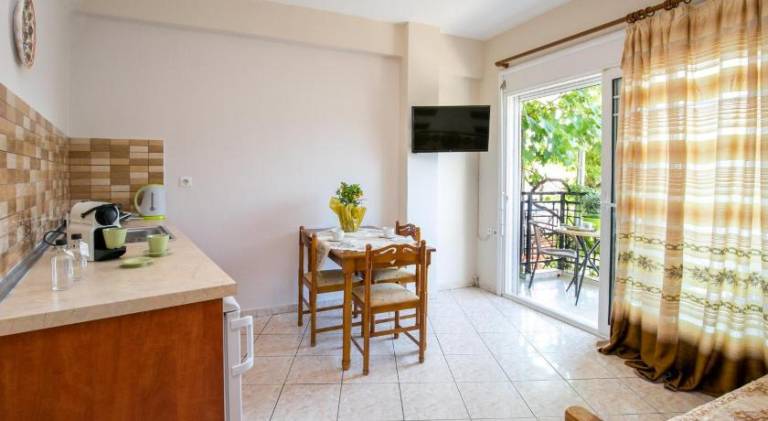 Beautiful rental apartment with patio | Beach nearby | Pets are welcome — photo 3