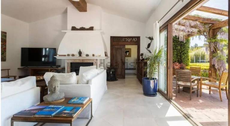 Villa with pool — photo 2