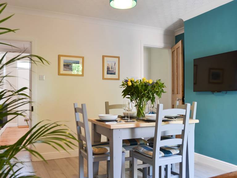 Family-friendly cottage with BBQ, garden & patio | River view | Pet-friendly — photo 3