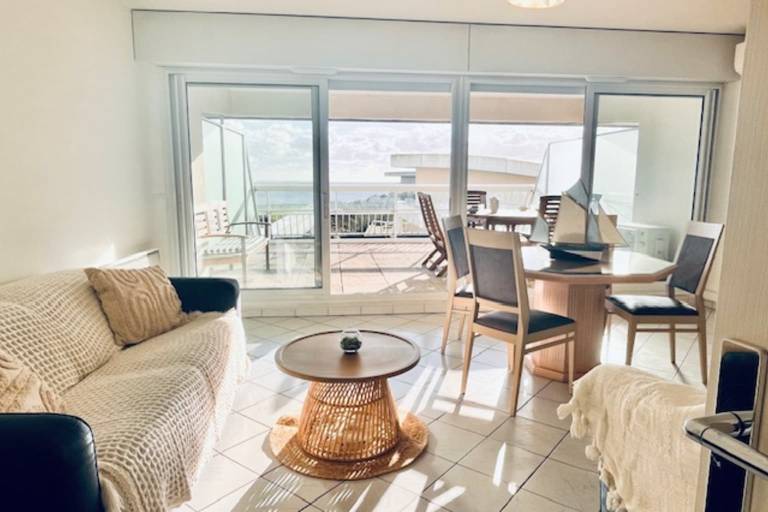 Apartment with terrace & yard in Angoulins