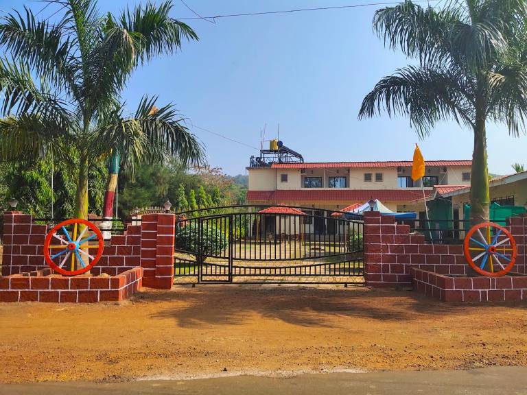 Whistling Waves Beach Resort in Dapoli